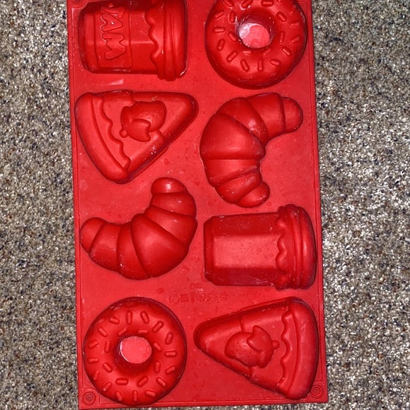 Lot of 5 Baking Silicone Molds Cake Cupcakes EUC - Picture 4 of 6